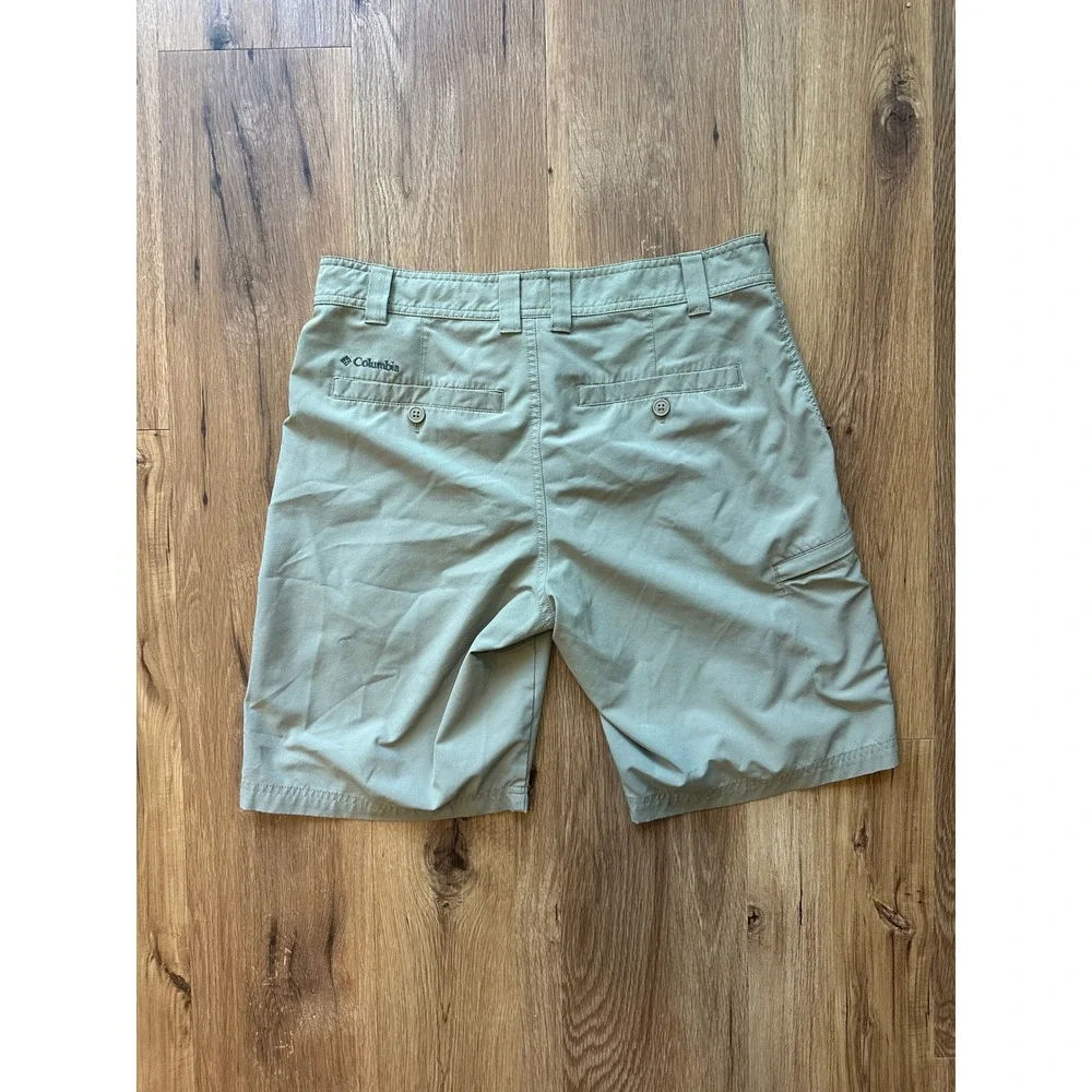 Columbia Omni-Shield Mens Hiking Shorts Sage Green Khaki Size 32 Outdoor Cargo